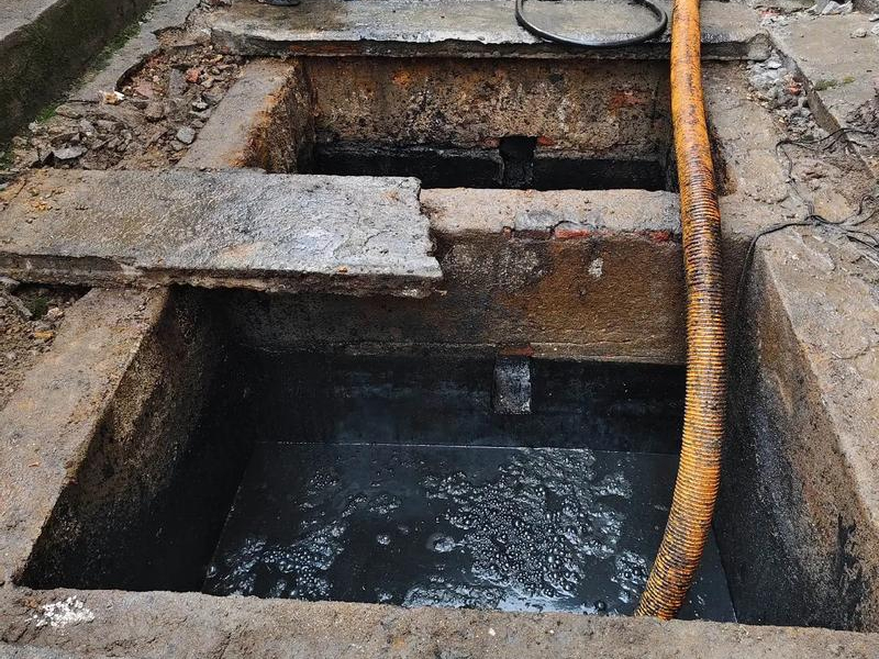 板仓清理化粪池